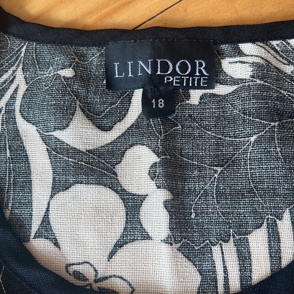 Vintage Lindor Petite Sleeveless Top (ptp 22) - Picture 3 of 5